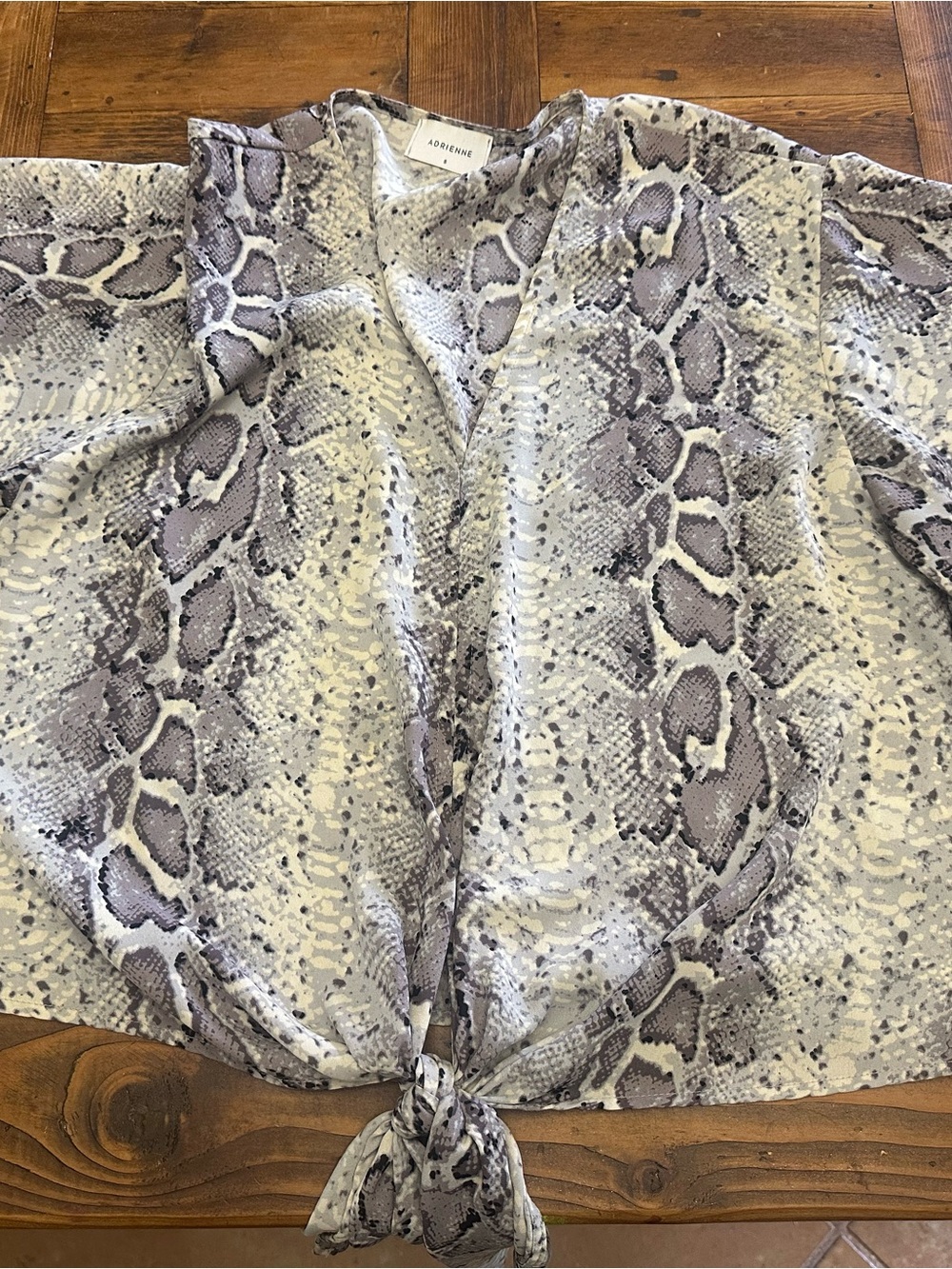 Python-Print Reptile Cropped blouse in Gray and Purple
